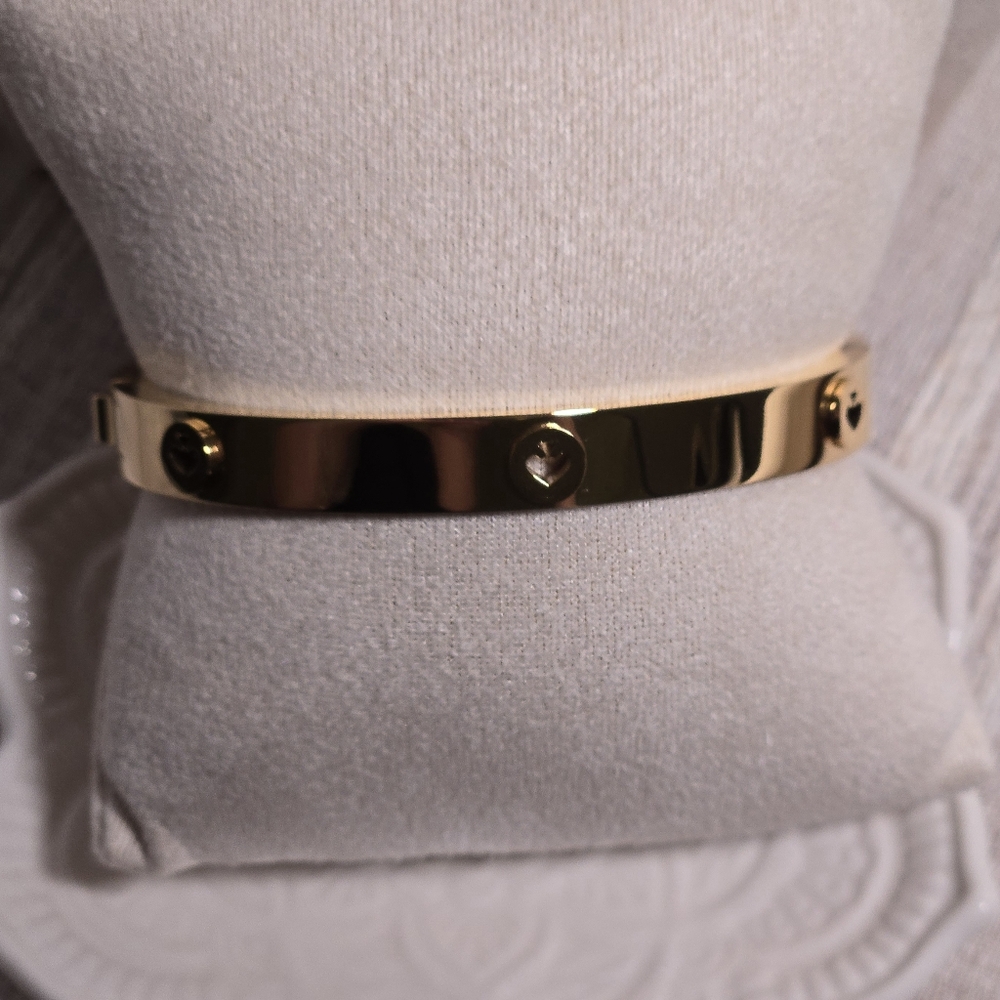 Kate Spade Goldtone Spot the Spade Hinged Bangle Bracelet NWT Retail $79